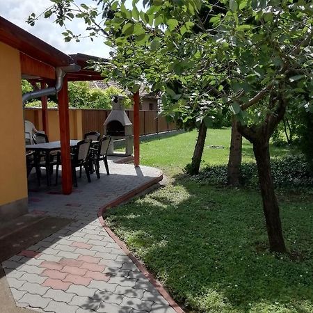 Eoetvoes Nyaralo Villa Siofok Exterior photo